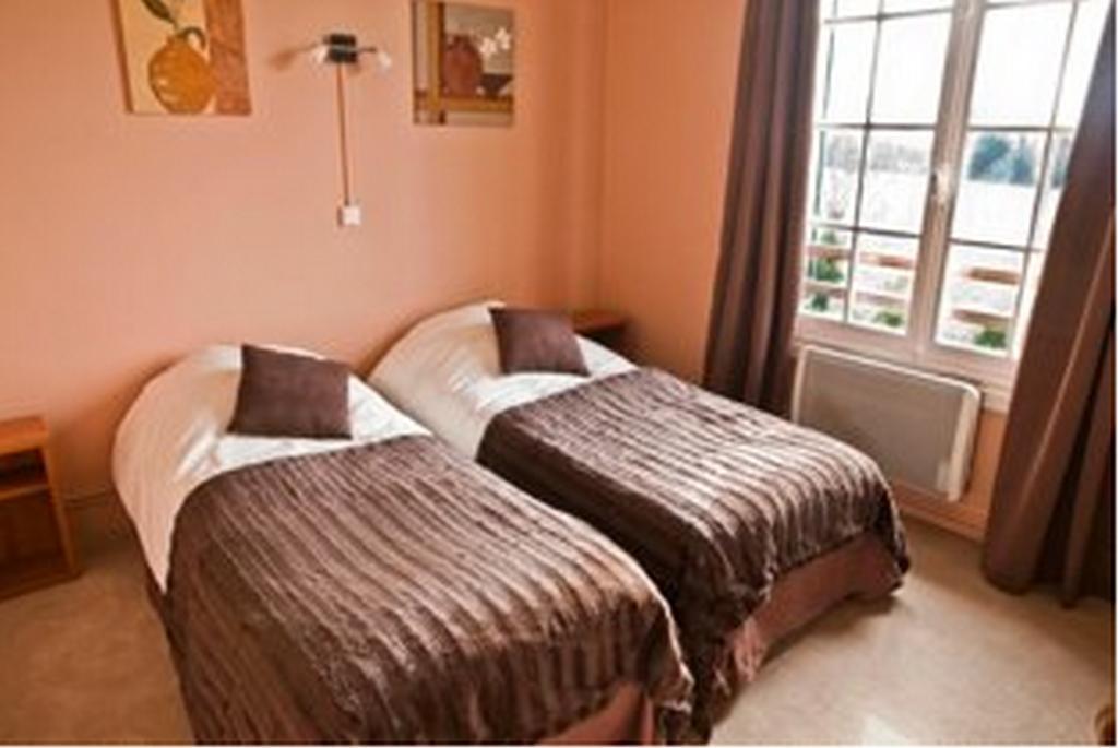 Logis Auberge Des Aulnettes เอรูวิลล์-แซ็งต์-แคลร์ ภายนอก รูปภาพ