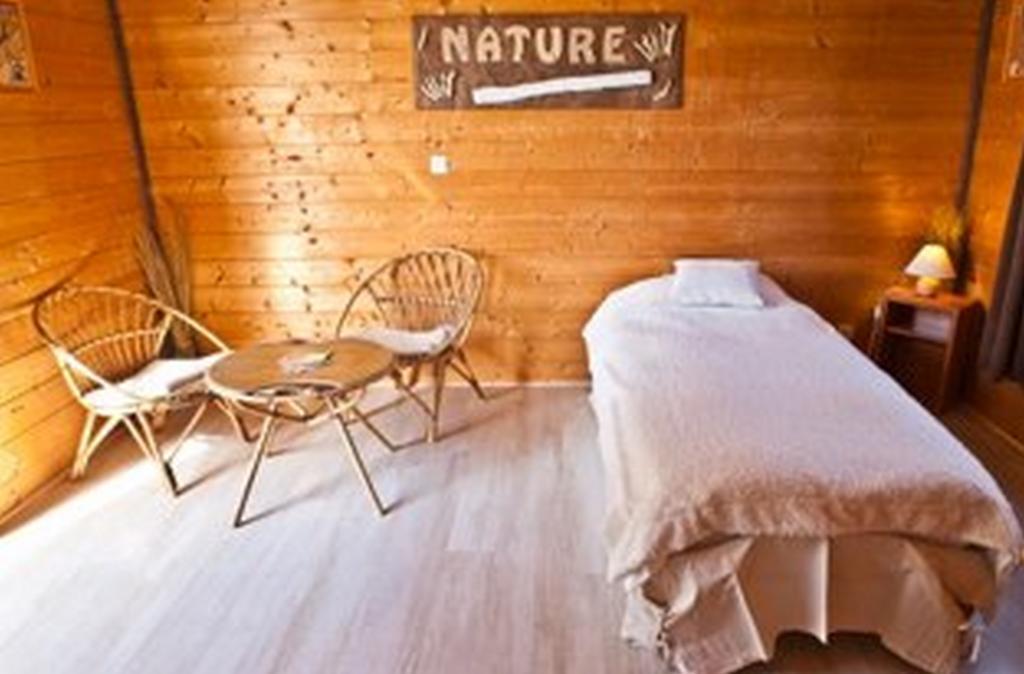 Logis Auberge Des Aulnettes เอรูวิลล์-แซ็งต์-แคลร์ ภายนอก รูปภาพ