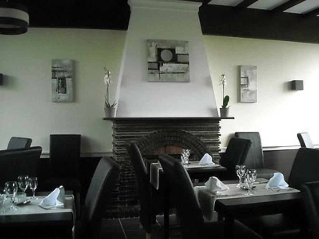 Logis Auberge Des Aulnettes เอรูวิลล์-แซ็งต์-แคลร์ ภายนอก รูปภาพ