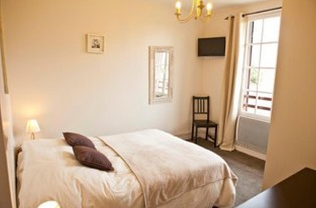 Logis Auberge Des Aulnettes เอรูวิลล์-แซ็งต์-แคลร์ ภายนอก รูปภาพ