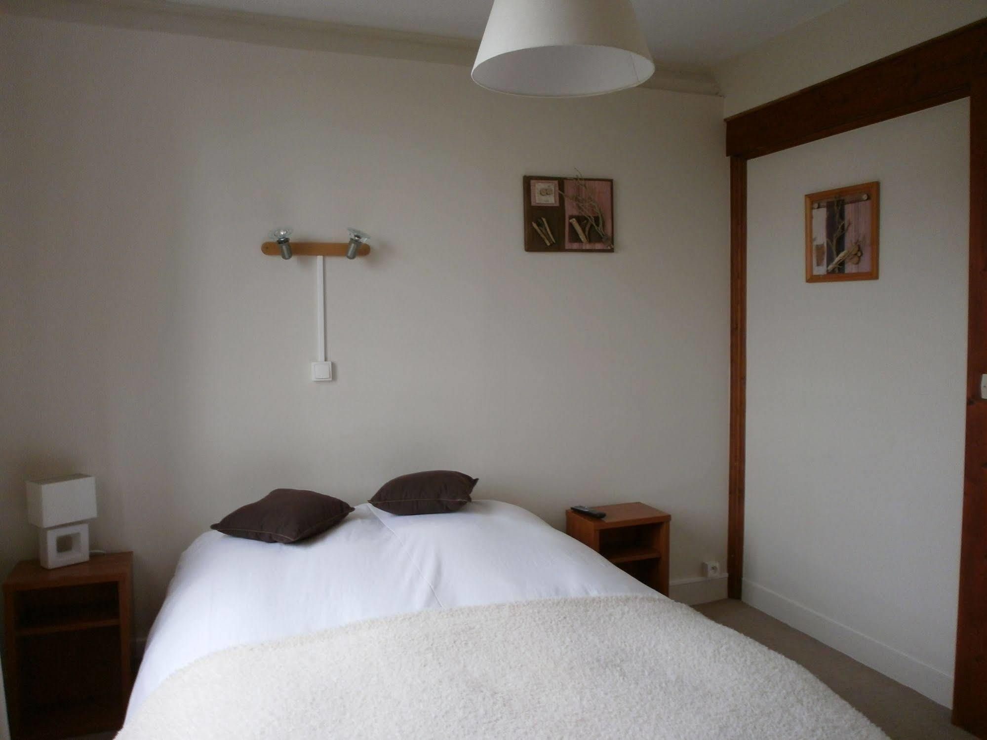 Logis Auberge Des Aulnettes เอรูวิลล์-แซ็งต์-แคลร์ ภายนอก รูปภาพ