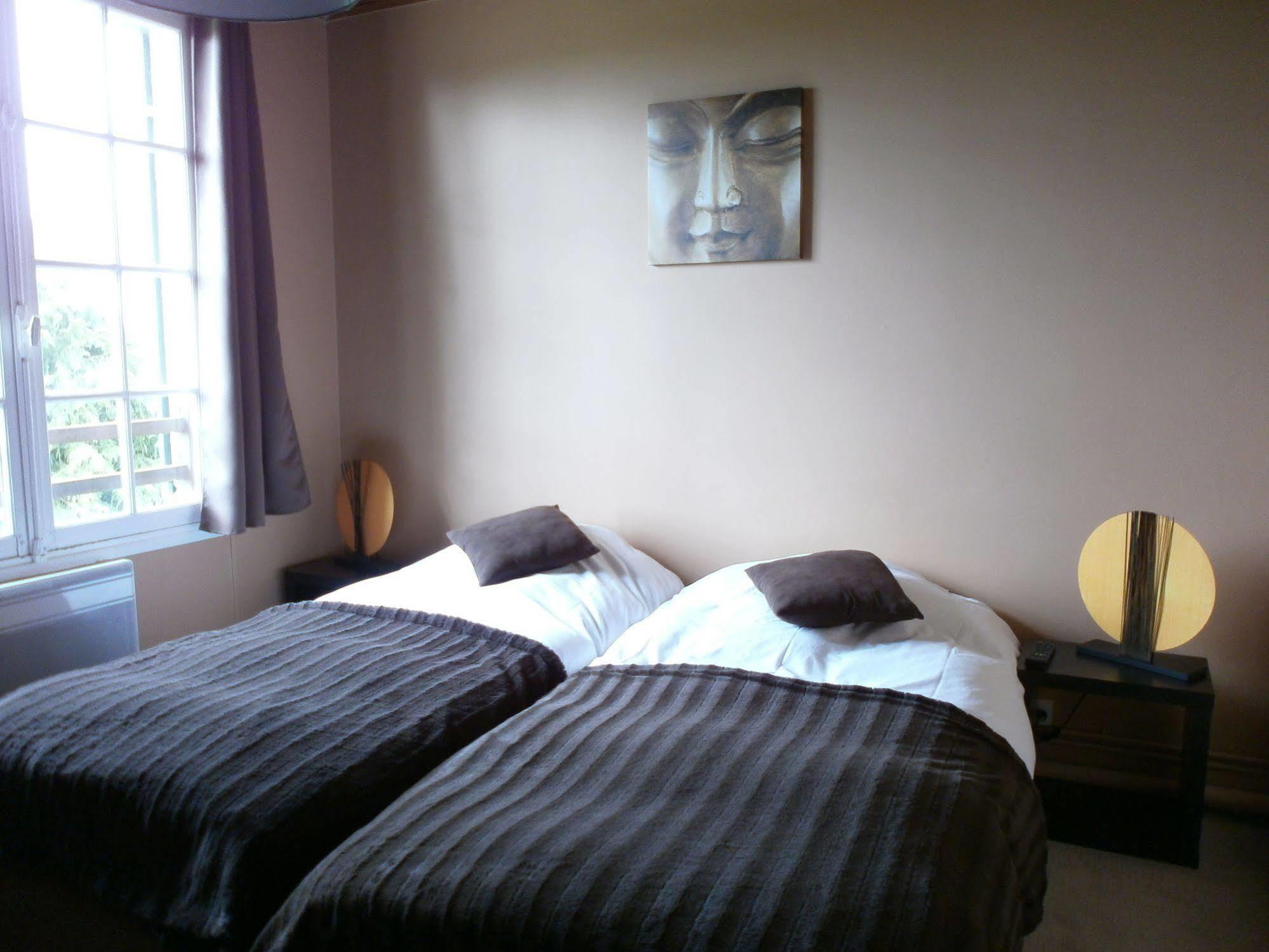 Logis Auberge Des Aulnettes เอรูวิลล์-แซ็งต์-แคลร์ ภายนอก รูปภาพ