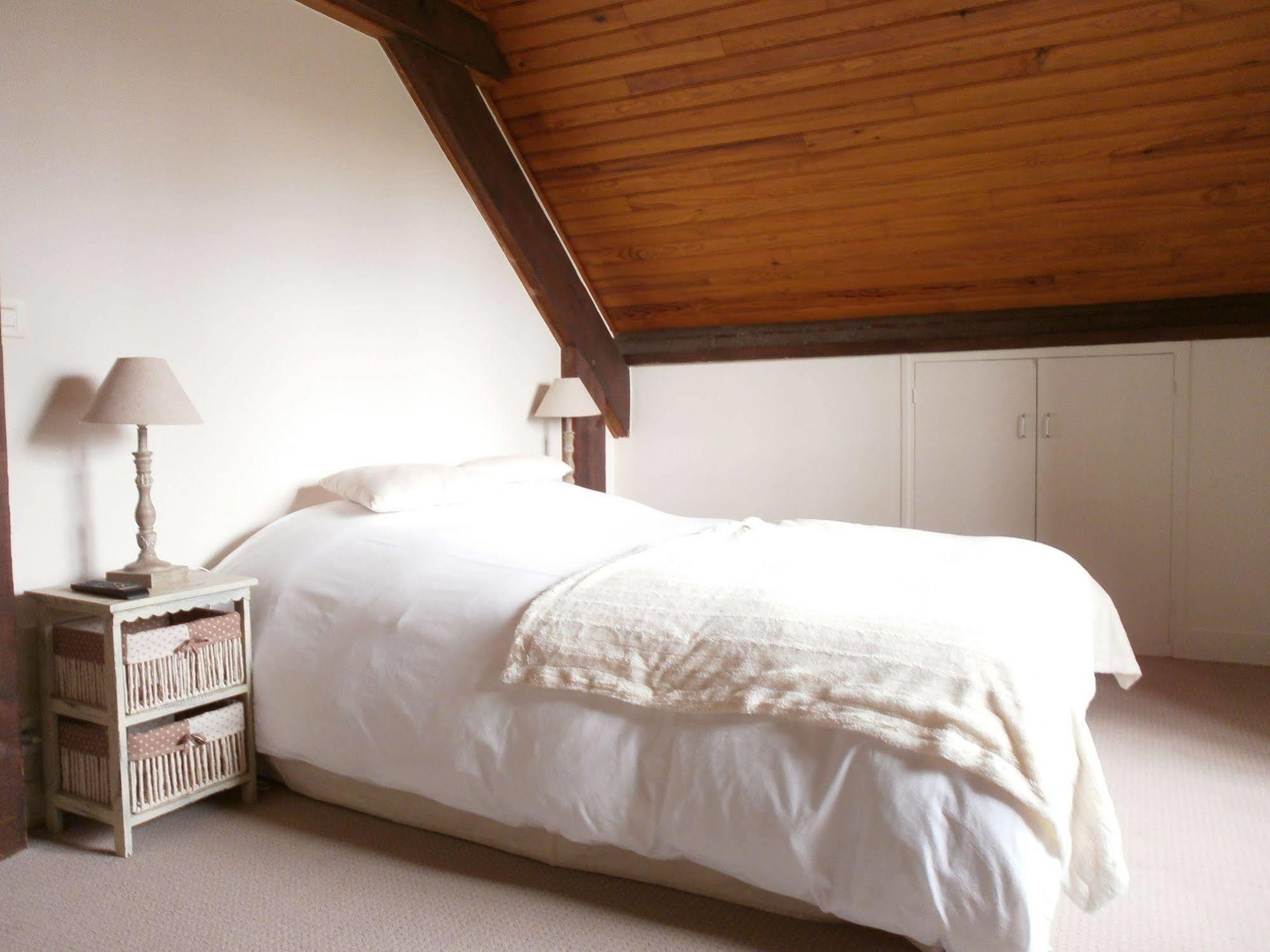 Logis Auberge Des Aulnettes เอรูวิลล์-แซ็งต์-แคลร์ ภายนอก รูปภาพ