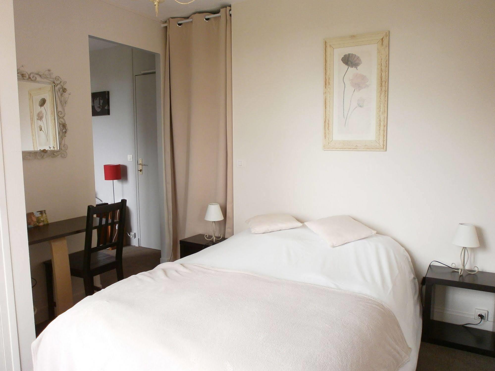 Logis Auberge Des Aulnettes เอรูวิลล์-แซ็งต์-แคลร์ ภายนอก รูปภาพ